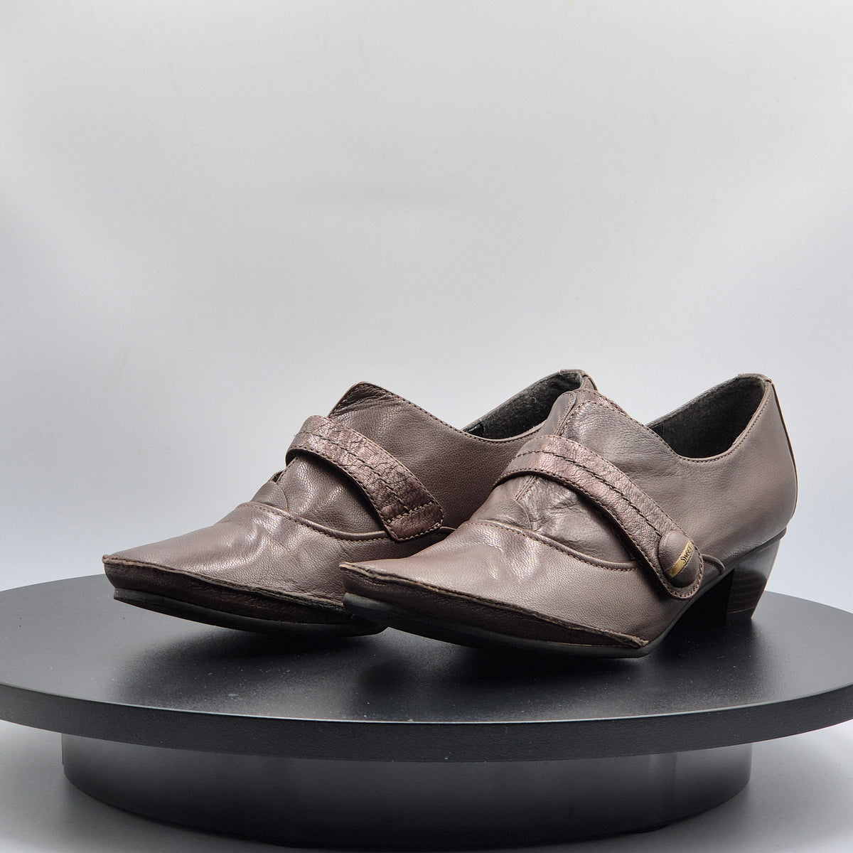 LEATHER SHOE WITH A SCRATCH CLOSURE BY SWEET FOR WOMEN